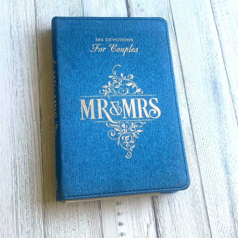 366 DEVOTIONS For Couples. MR. & MRS